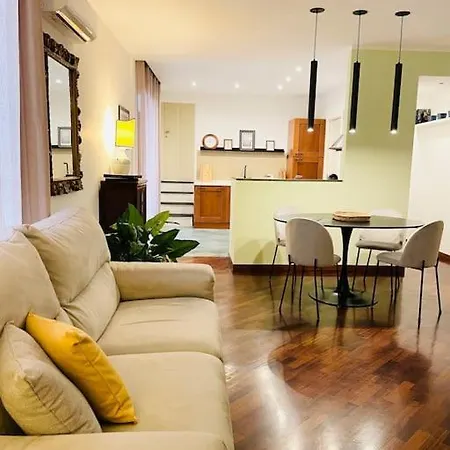 Apartment Re Gallo Luxury Plebiscito In Via Chiaia Naples