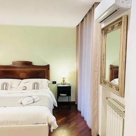 Re Gallo Luxury Plebiscito In Via Chiaia * Nápoly
