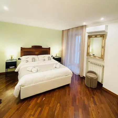 Re Gallo Luxury Plebiscito In Via Chiaia Apartman Nápoly