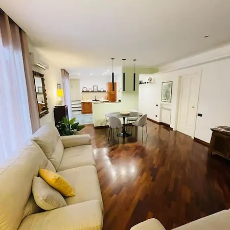 Re Gallo Luxury Plebiscito In Via Chiaia Nápoly