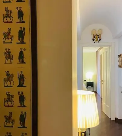 Re Gallo Luxury Plebiscito In Via Chiaia * Nápoly