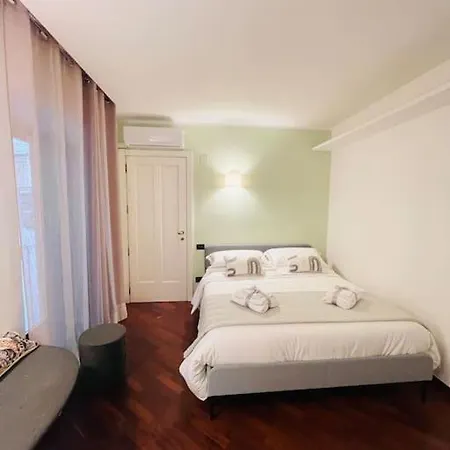 Re Gallo Luxury Plebiscito In Via Chiaia Neapel